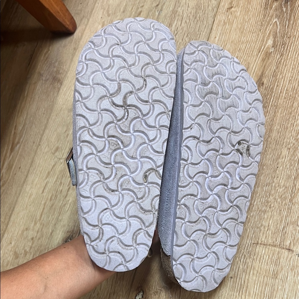 Birkenstock Light Gray Suede Clogs sz 38 light purple color. With fur. Pre-owned - Picture 5 of 6